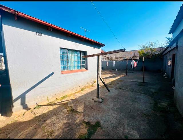 13 BEDROOM HOUSE FOR SALE IN BOKSBURG NORTH